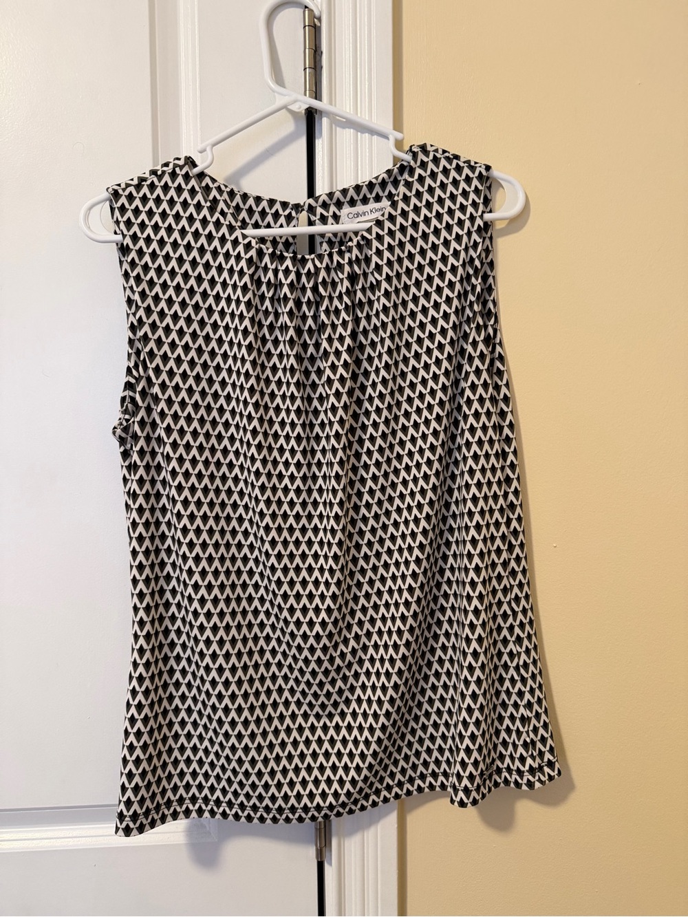 Calvin Klein Black and White Geometric Sleeveless Camisole